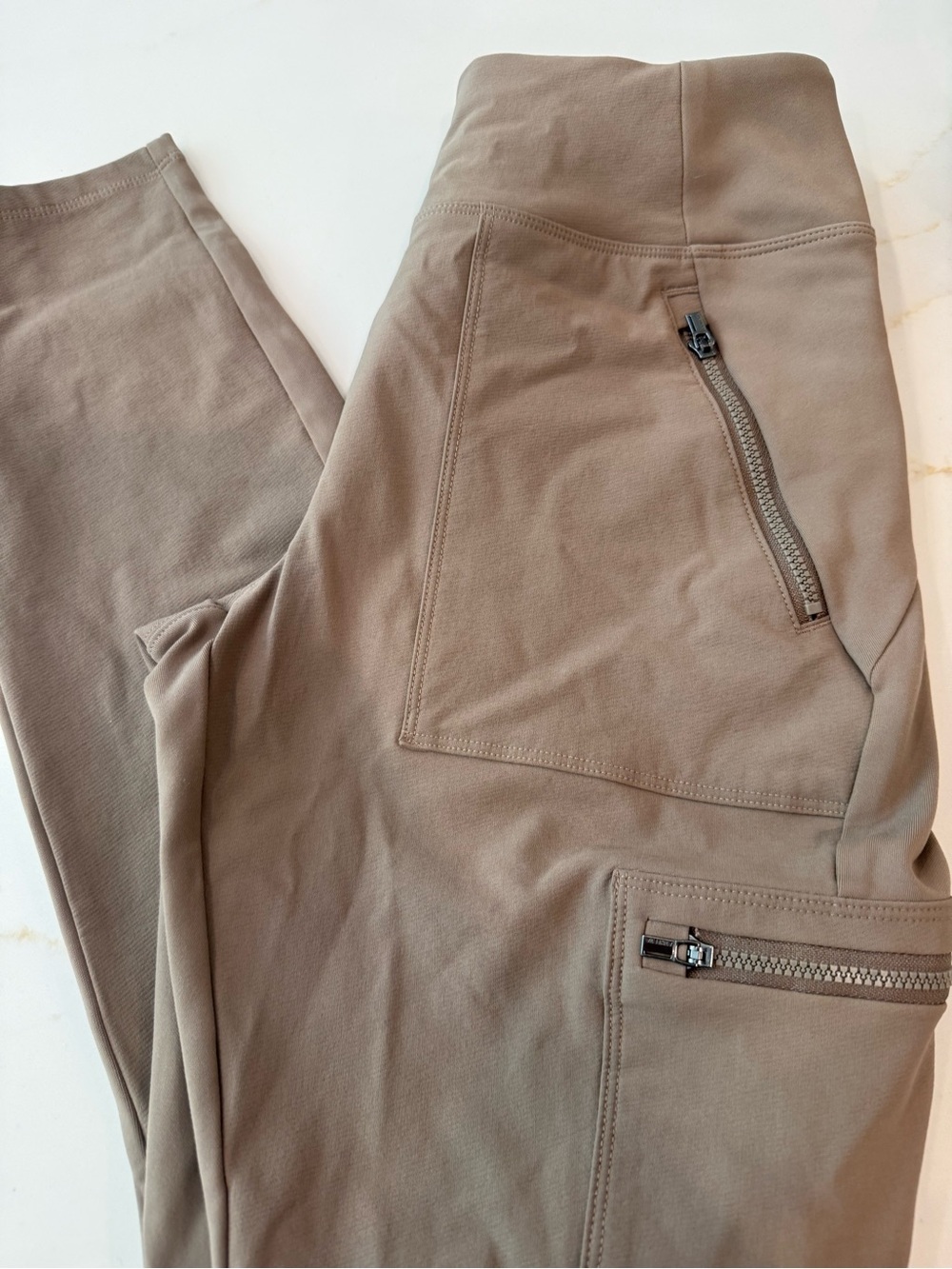 Athleta Like new legging / jogger with zipper pockets , size 6P Brown